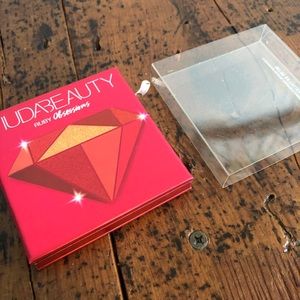 Huda Ruby Obsessions palette